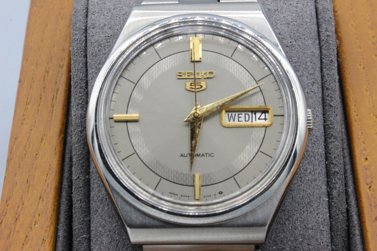 Seiko 5 Silver Metal Automatic Day Date Vintage Watch 6309 8930