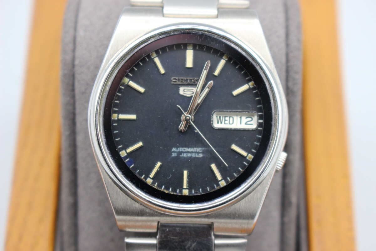 Seiko 5 Automatic Obsidian Black Vintage Day Date 7s36 0200